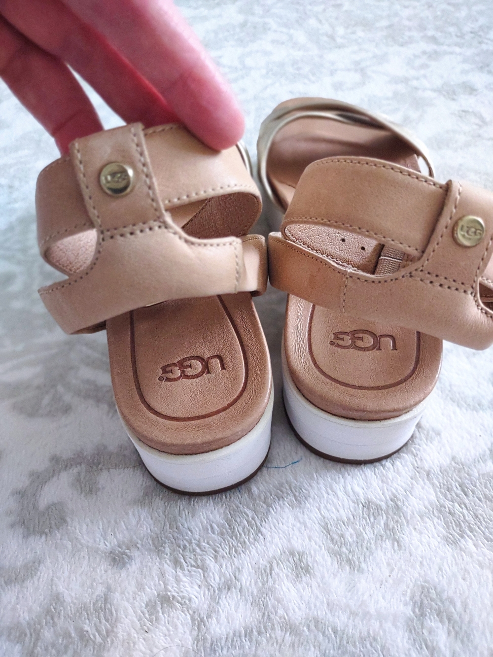 UGG Metallic Champagne Leather Platform Sandals - Picture 2 of 6